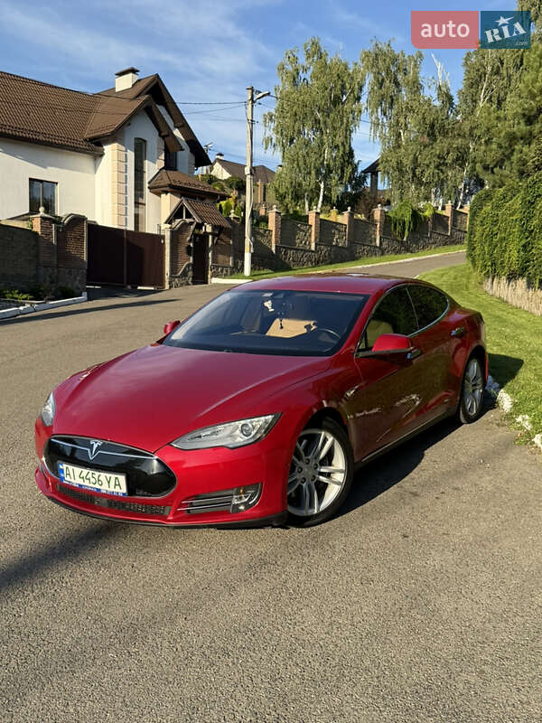 Ліфтбек Tesla Model S 2015 в 