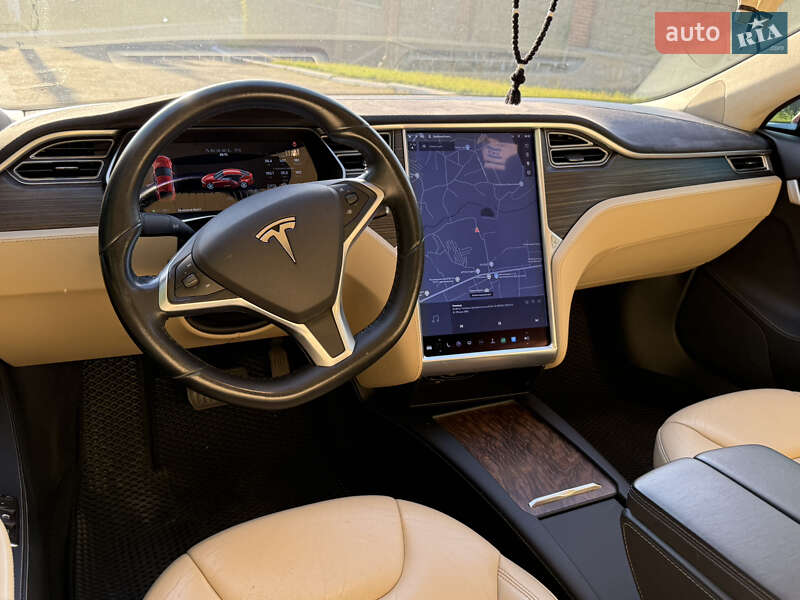 Лифтбек Tesla Model S 2015 в Киеве