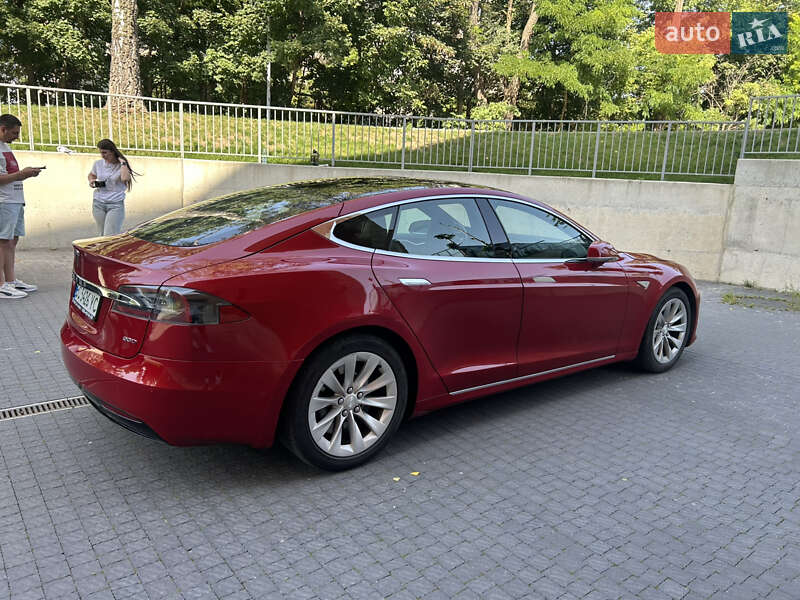 Лифтбек Tesla Model S 2016 в Львове