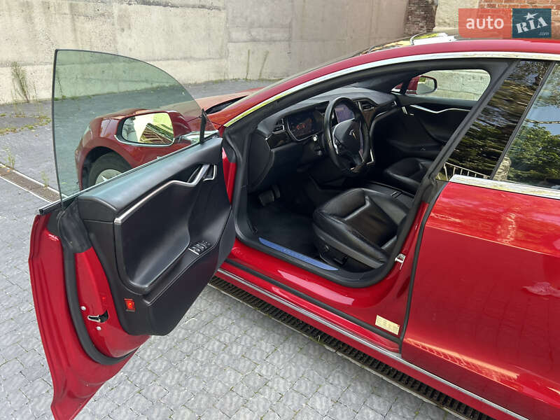 Лифтбек Tesla Model S 2016 в Львове