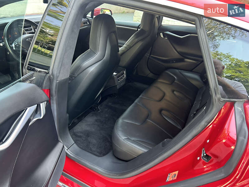 Лифтбек Tesla Model S 2016 в Львове