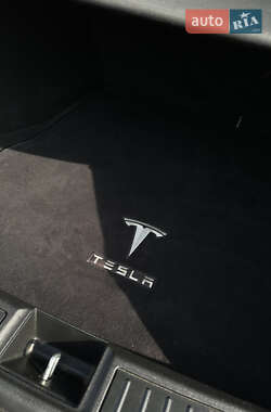 Лифтбек Tesla Model S 2014 в 