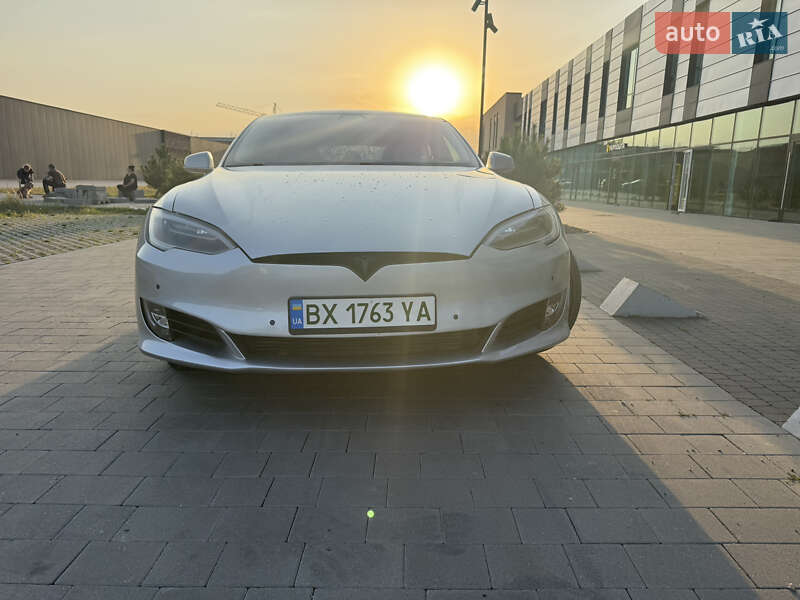 Лифтбек Tesla Model S 2017 в Хмельницком