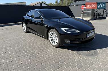Лифтбек Tesla Model S 2018 в Березане