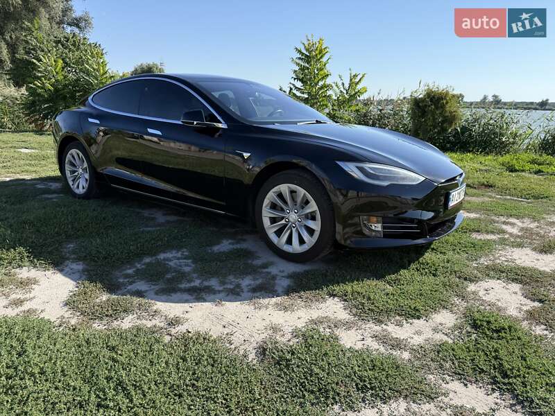Лифтбек Tesla Model S 2018 в Березане фото 28 Лифтбек Tesla Model S 2018 в Березане
