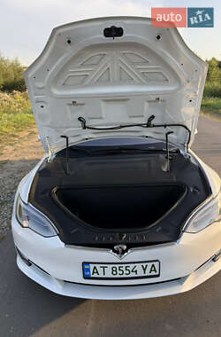 Ліфтбек Tesla Model S 2020 в 
