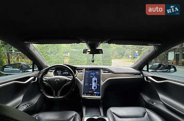 Лифтбек Tesla Model S 2015 в 