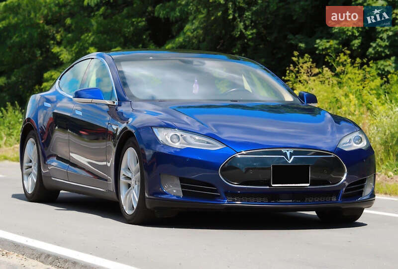 Ліфтбек Tesla Model S 2015 в 