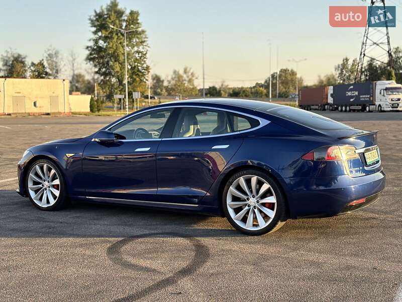 Лифтбек Tesla Model S 2016 в Киеве