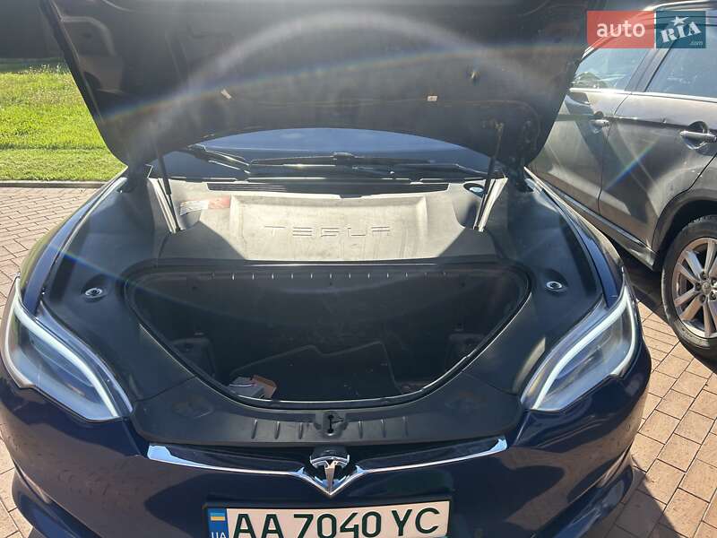 Лифтбек Tesla Model S 2016 в Киеве