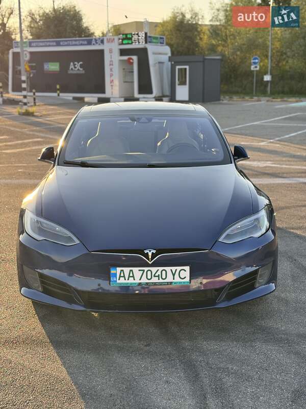 Лифтбек Tesla Model S 2016 в Киеве