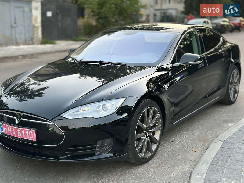 Ліфтбек Tesla Model S 2015 в 