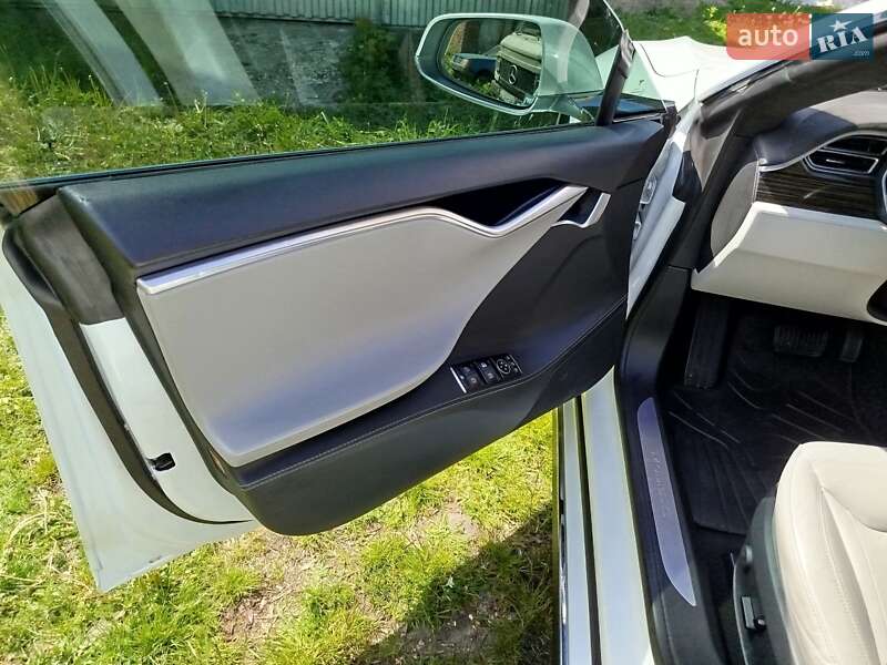 Лифтбек Tesla Model S 2015 в Луцке фото 17 Лифтбек Tesla Model S 2015 в Луцке