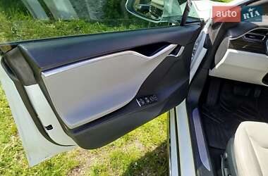 Лифтбек Tesla Model S 2015 в 