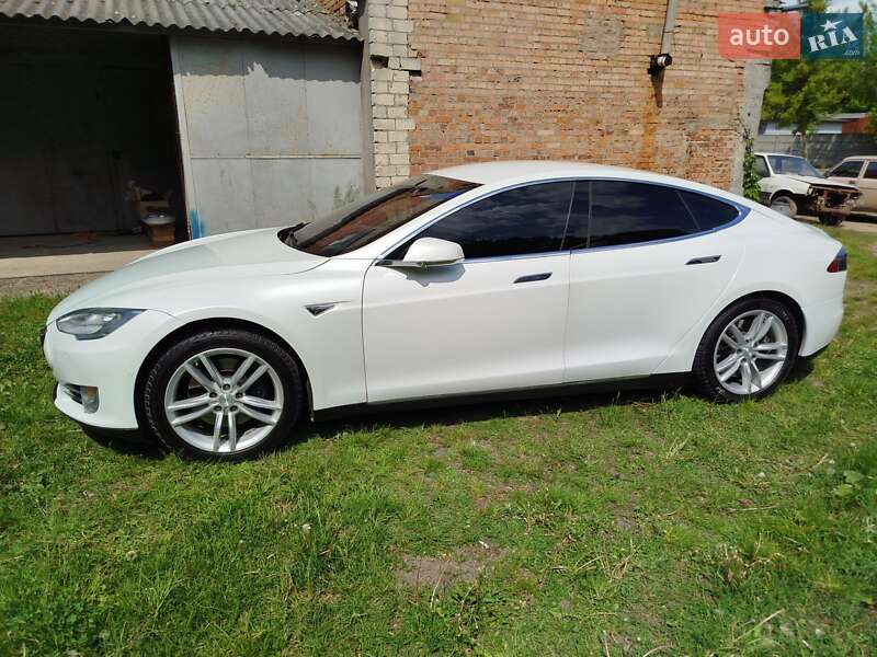 Лифтбек Tesla Model S 2015 в Луцке фото 20 Лифтбек Tesla Model S 2015 в Луцке