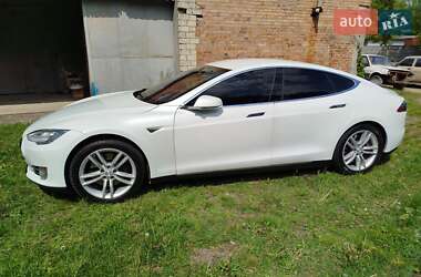 Лифтбек Tesla Model S 2015 в 