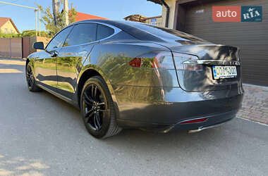 Лифтбек Tesla Model S 2015 в 