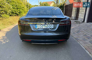 Лифтбек Tesla Model S 2015 в 