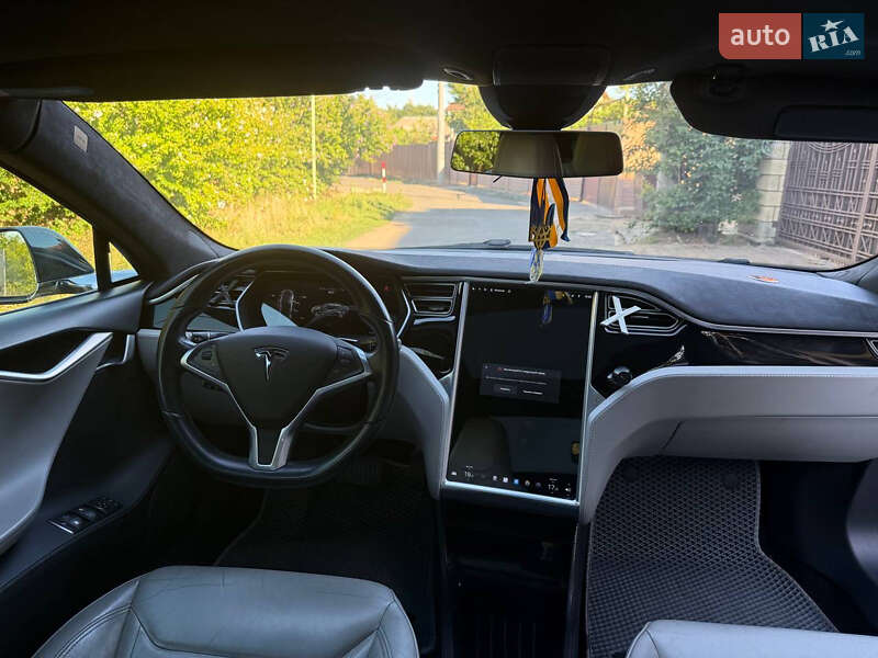 Ліфтбек Tesla Model S 2015 в Одесі фото 14 Ліфтбек Tesla Model S 2015 в Одесі