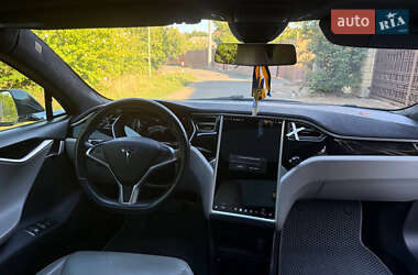 Лифтбек Tesla Model S 2015 в 