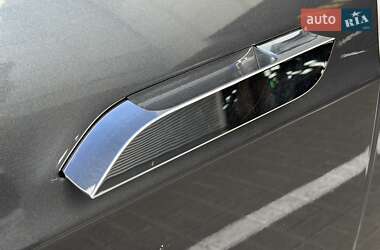 Лифтбек Tesla Model S 2016 в 