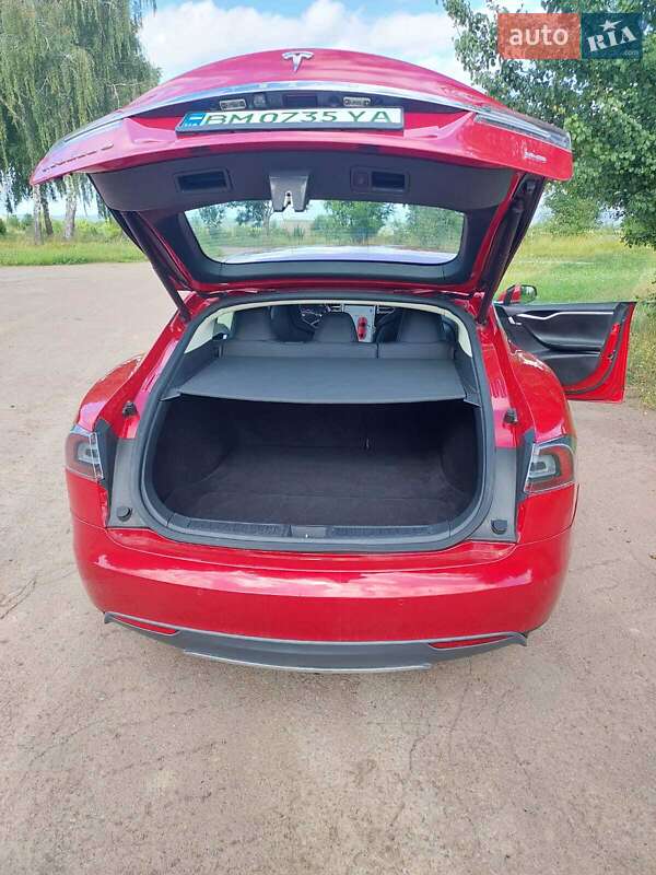 Лифтбек Tesla Model S 2014 в Тростянце
