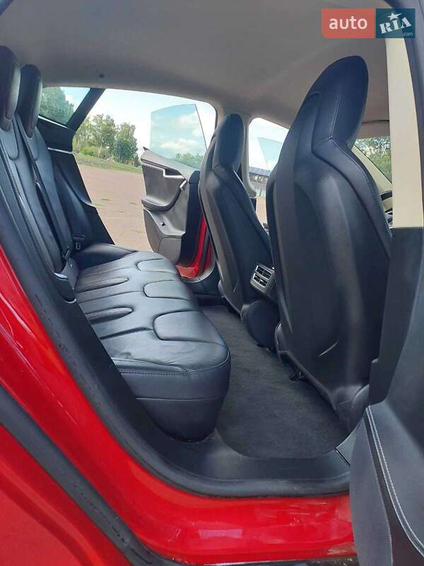 Лифтбек Tesla Model S 2014 в Тростянце
