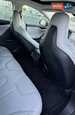 Лифтбек Tesla Model S 2015 в 