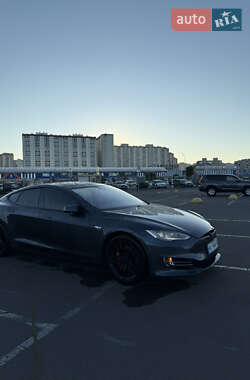 Лифтбек Tesla Model S 2015 в 