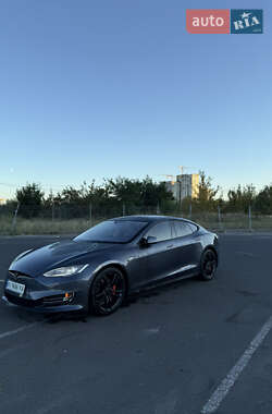 Лифтбек Tesla Model S 2015 в 