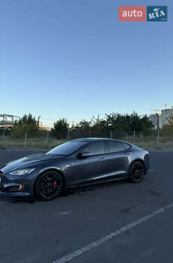 Лифтбек Tesla Model S 2015 в 
