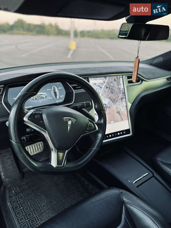 Ліфтбек Tesla Model S 2016 в Острозі