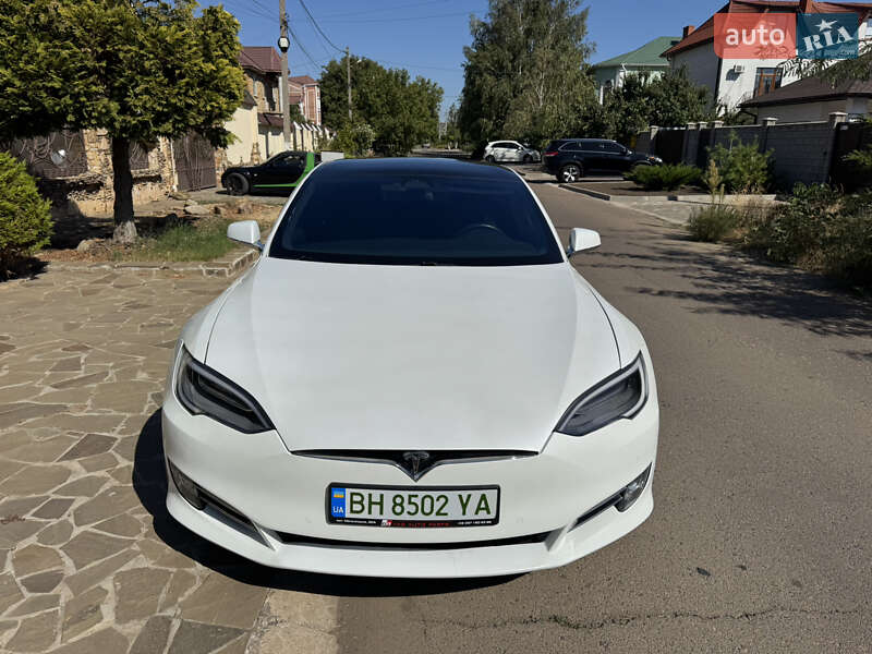 Лифтбек Tesla Model S 2019 в 