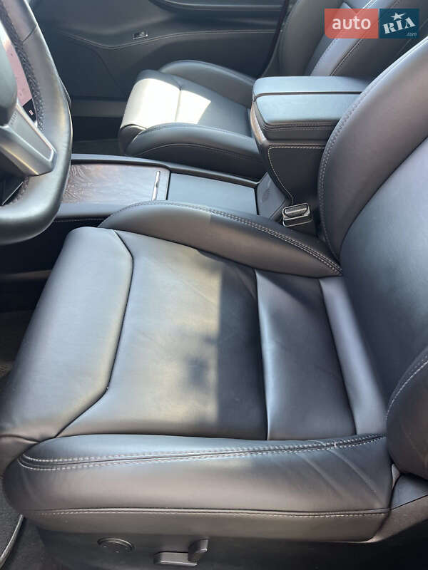 Лифтбек Tesla Model S 2018 в Тернополе