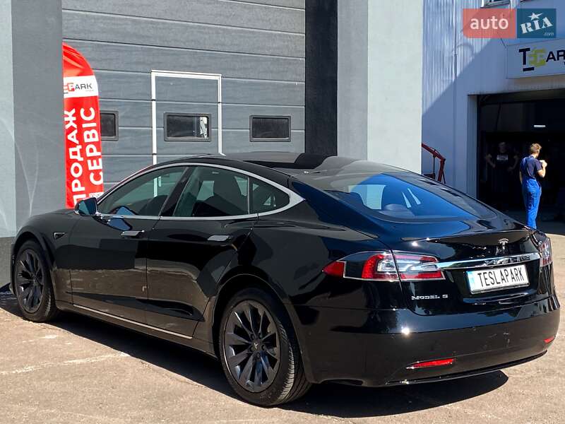 Лифтбек Tesla Model S 2020 в Киеве