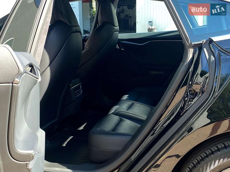 Лифтбек Tesla Model S 2020 в Киеве
