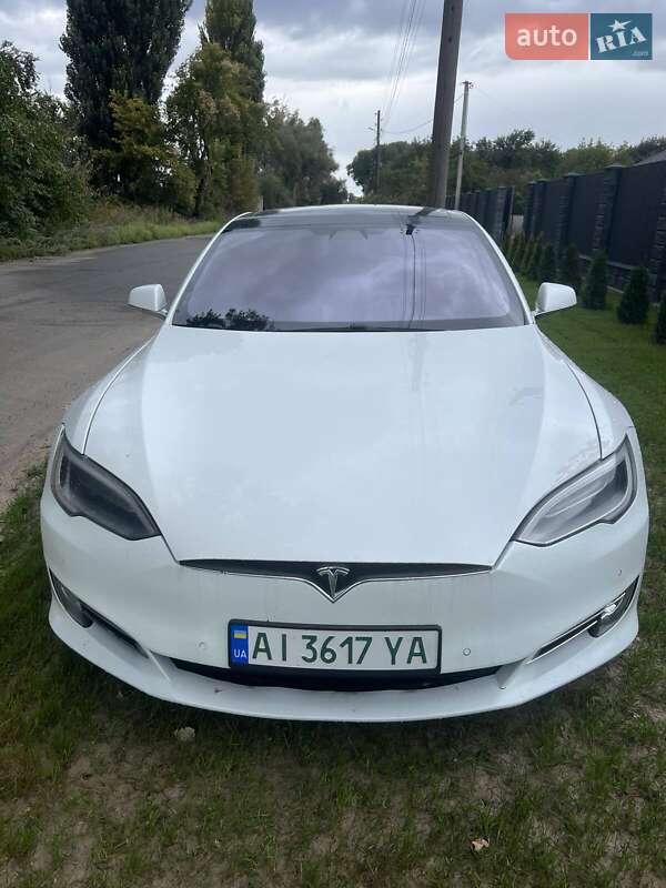 Ліфтбек Tesla Model S 2016 в 