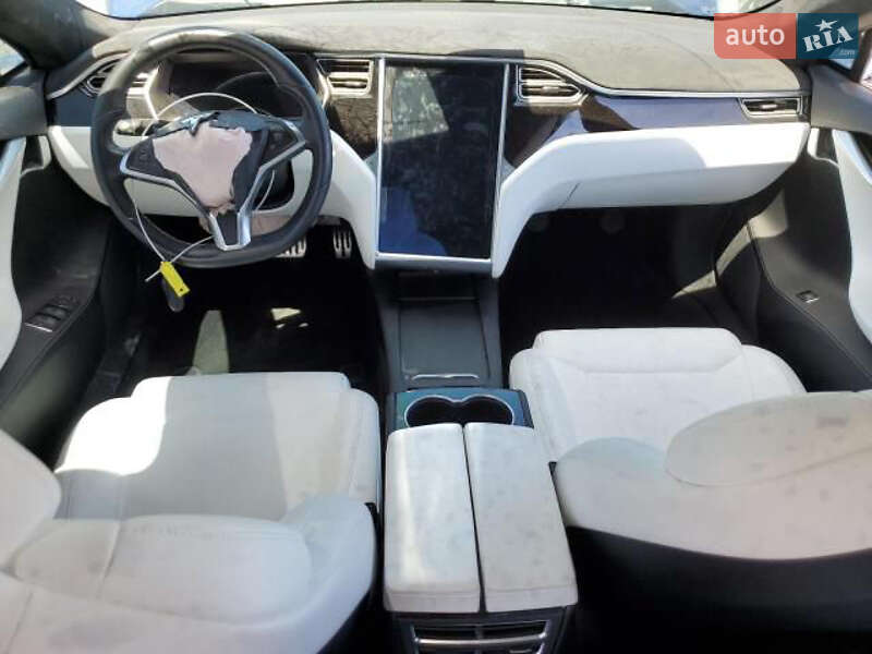 Лифтбек Tesla Model S 2017 в Львове