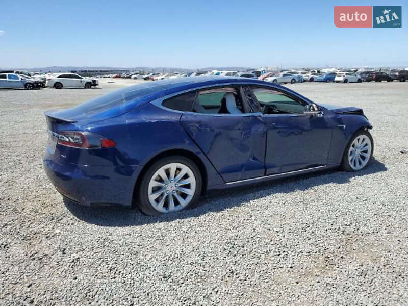 Лифтбек Tesla Model S 2017 в Львове