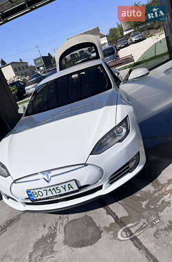 Лифтбек Tesla Model S 2014 в 