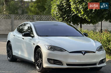 Ліфтбек Tesla Model S 2014 в 