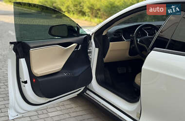 Ліфтбек Tesla Model S 2014 в 