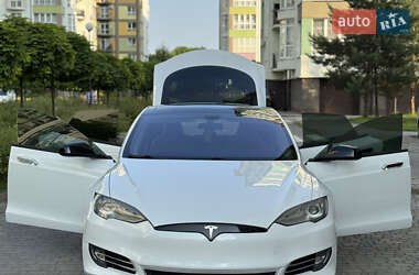 Ліфтбек Tesla Model S 2014 в 