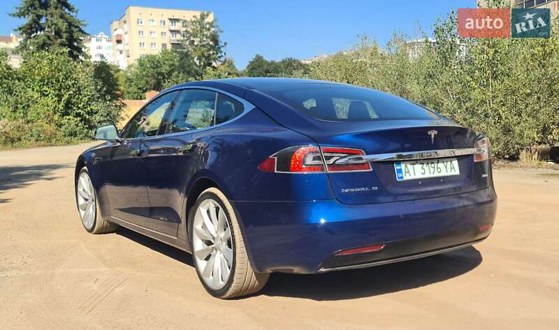 Лифтбек Tesla Model S 2017 в Ивано-Франковске