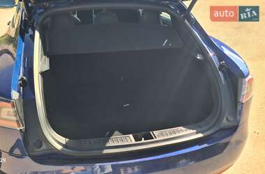 Лифтбек Tesla Model S 2017 в Ивано-Франковске