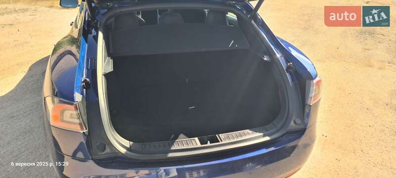 Лифтбек Tesla Model S 2017 в Ивано-Франковске