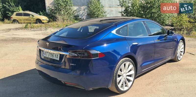 Лифтбек Tesla Model S 2017 в Ивано-Франковске