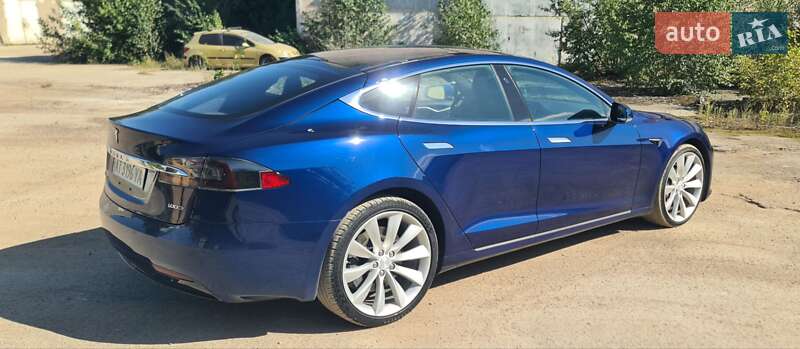 Лифтбек Tesla Model S 2017 в Ивано-Франковске