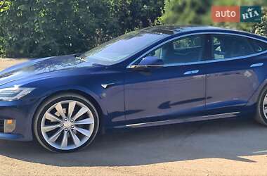 Лифтбек Tesla Model S 2017 в Ивано-Франковске