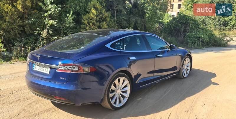 Лифтбек Tesla Model S 2017 в Ивано-Франковске